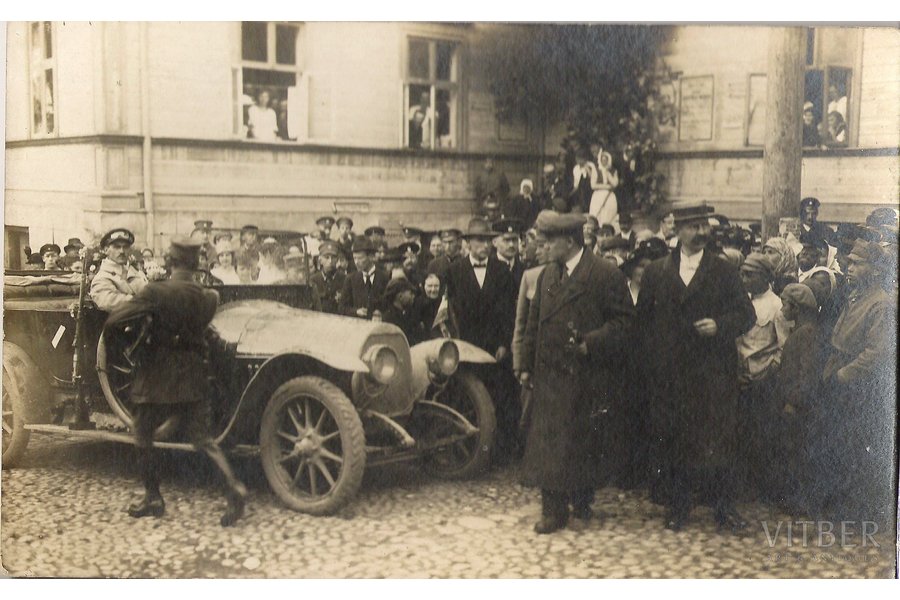 photography, Ulmanis near a car, 20-30ties of 20th cent.